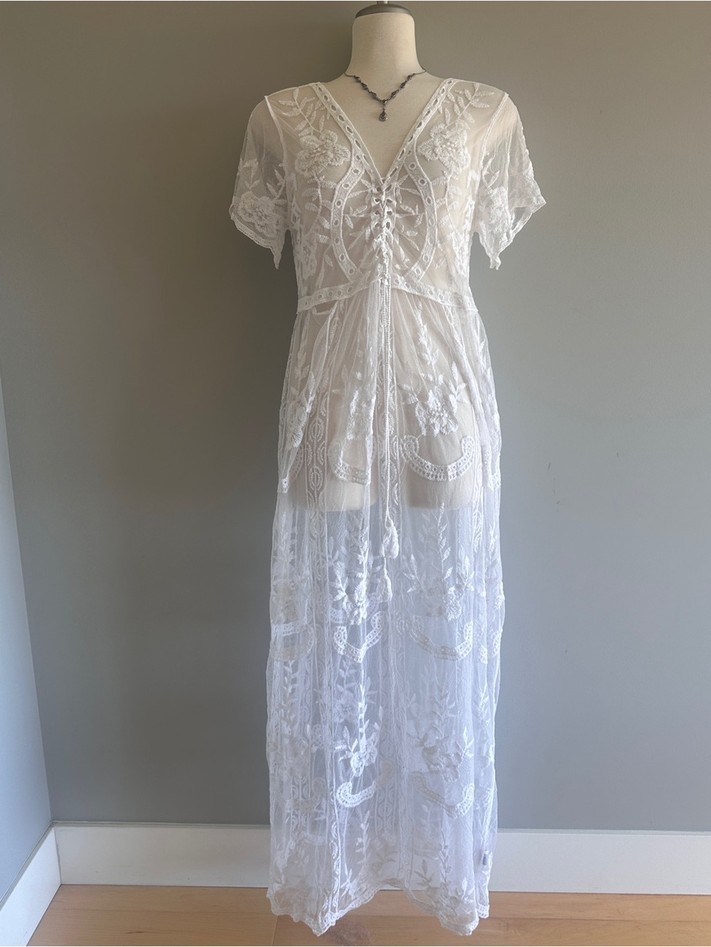 Source Unknown White Sheer Lace With Necklace And Bracelet Set